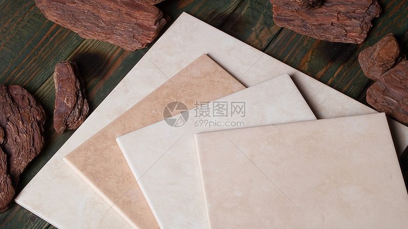 通体大理石瓷砖地暖价格受多种因素影响，主要包括：